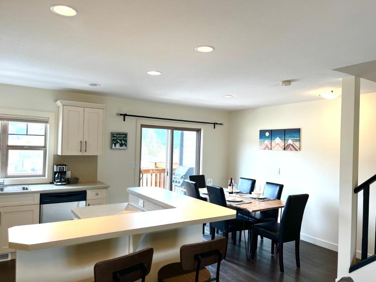 Perfect Base Invermere 3Bd Townhouse Mt Views With Garage Exterior photo