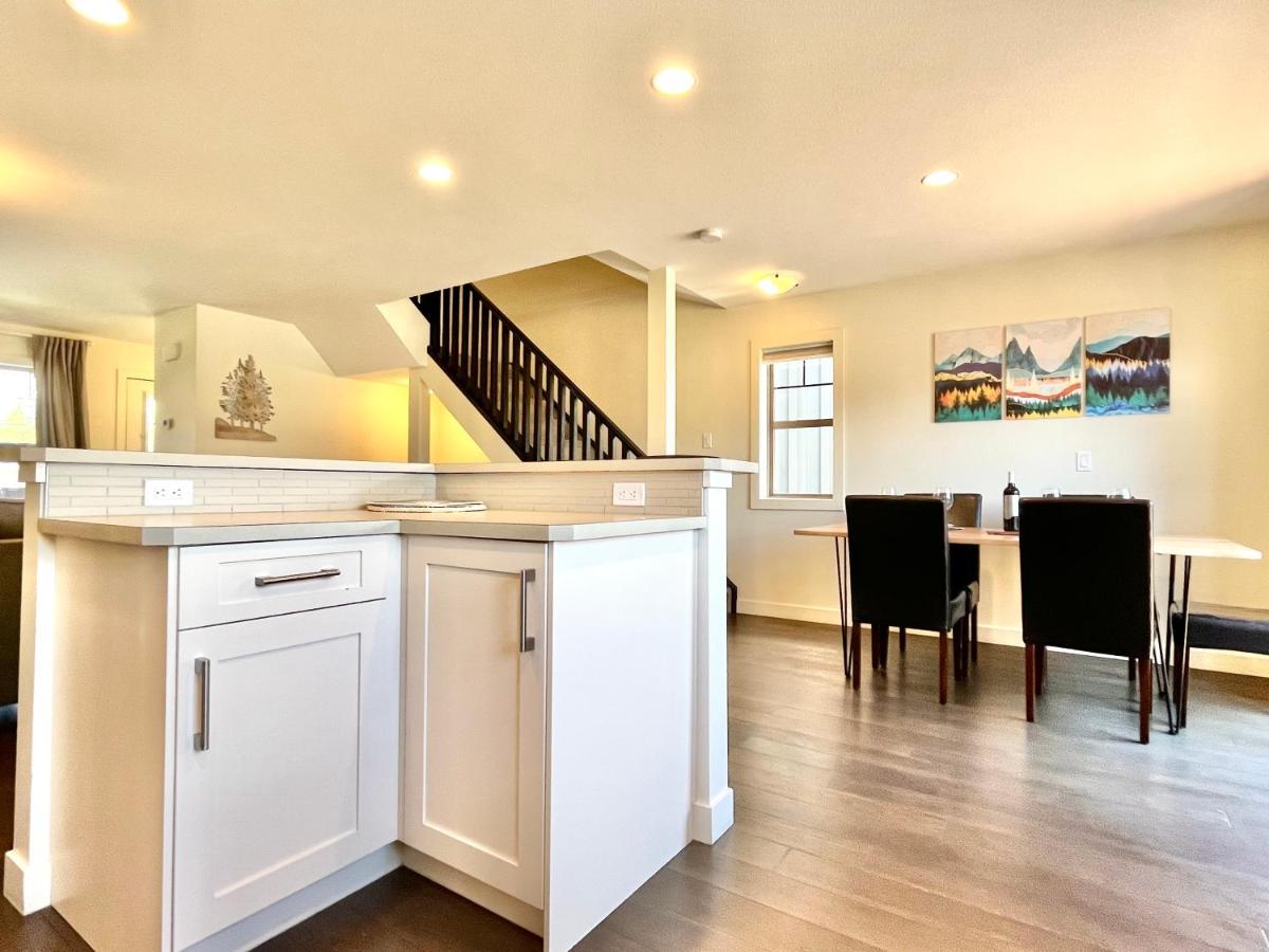 Perfect Base Invermere 3Bd Townhouse Mt Views With Garage Exterior photo